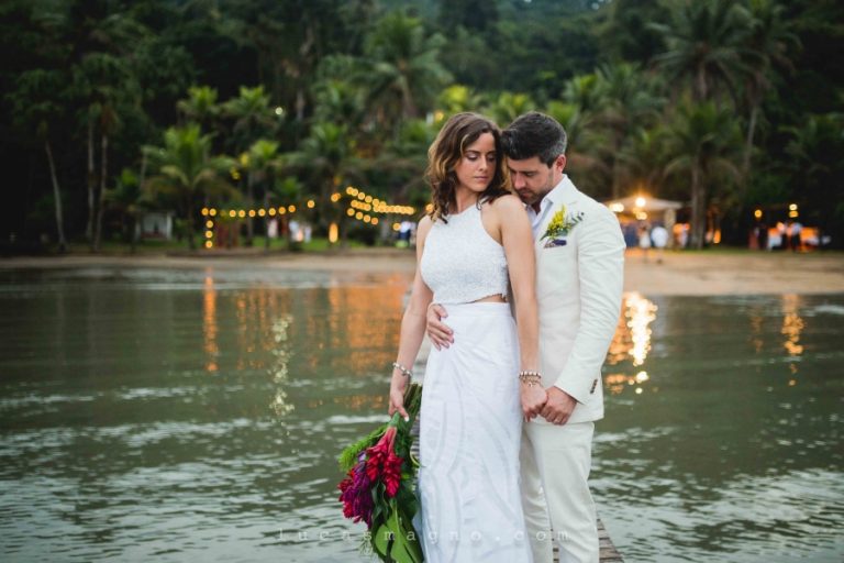 Casamento leve e encantador em Paraty – Dani & Jamie
