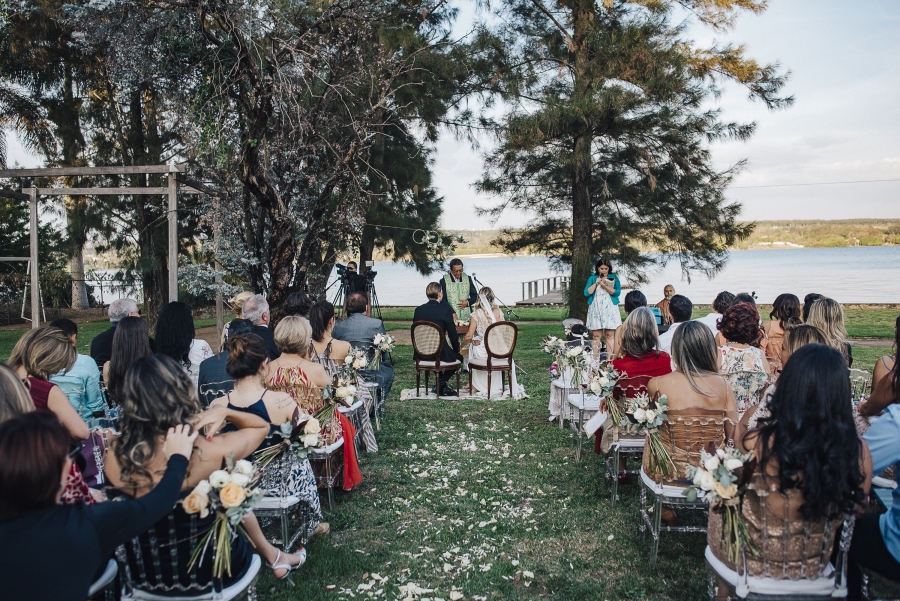 Casamento Romântico e Minimalista ao ar livre em Brasília &#8211; Mariana &#038; Marcus