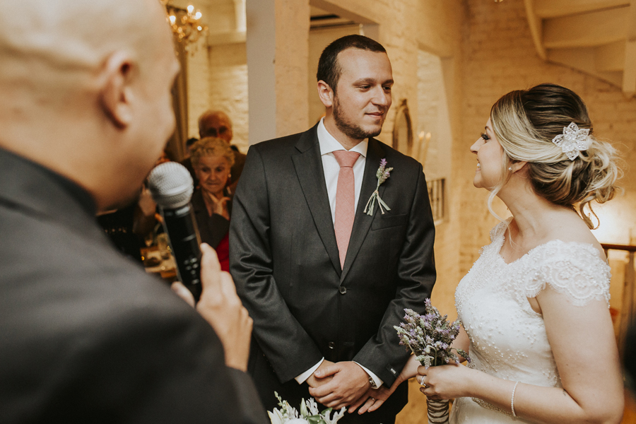 Mini Wedding na Casinha Quintal com Muitos Detalhes e Lavandas &#8211; Barbara &#038; Thiago