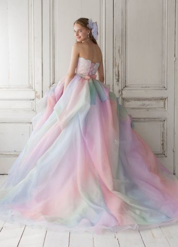 vestido de debutante colorido