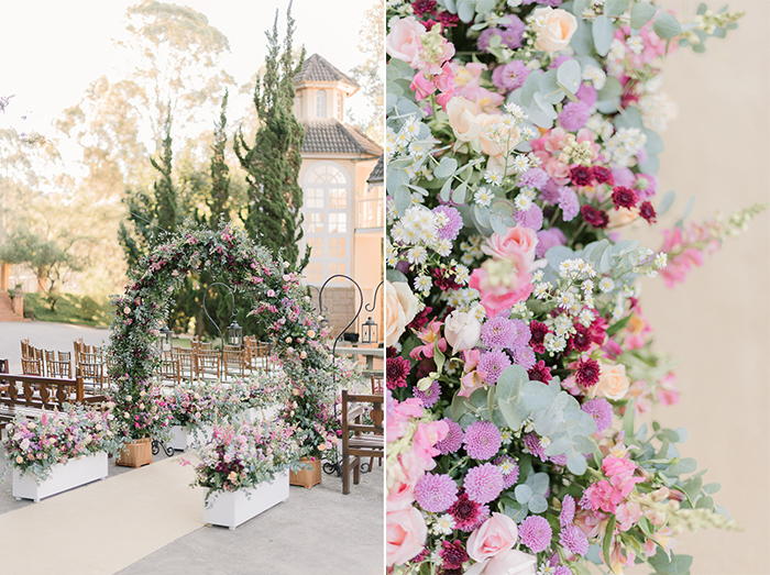 Flores, delicadeza e paleta cor de rosa em casamento