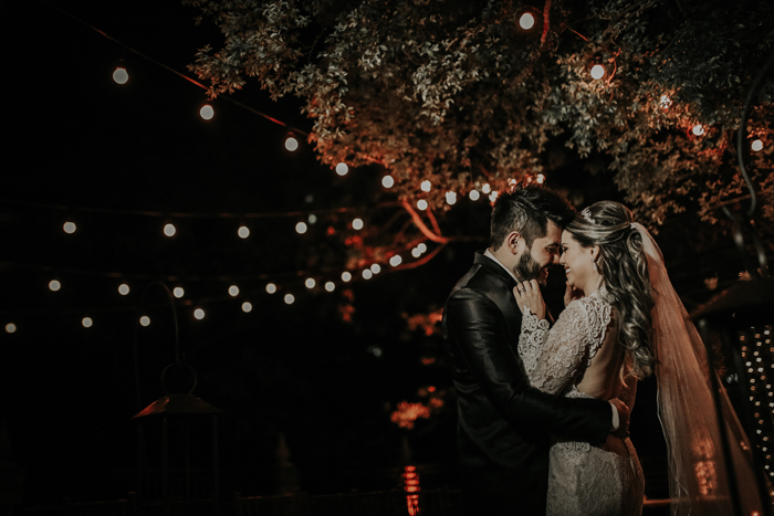 Casamento iluminado à noite &#8211; Carol e Flavio