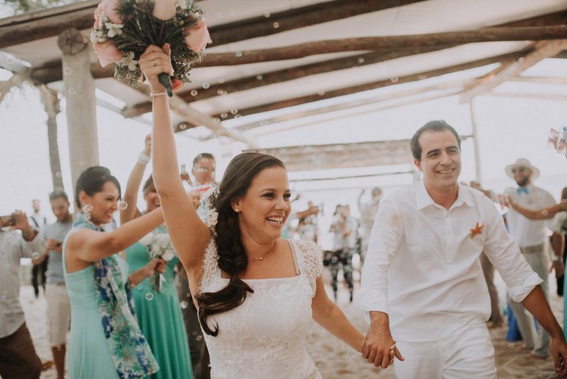 Pé na Areia e Sol &#8211; Casamento em Maresias Soraia e Felipe