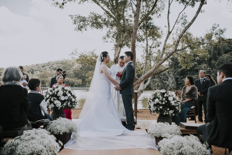 Casamento bucólico e lindo em frente ao lago &#8211; Pérola e André