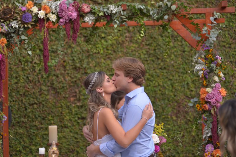 No Jardim Florido de Casa &#8211; Casamento Alana e Fernando