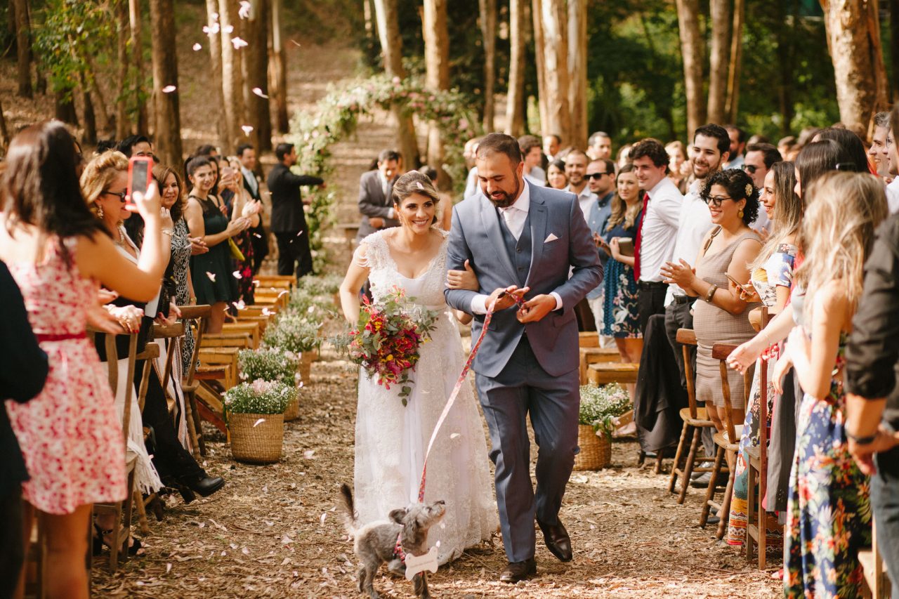 Casamento colorido com cerimônia no bosque &#8211; Lari &#038; Rodrigo