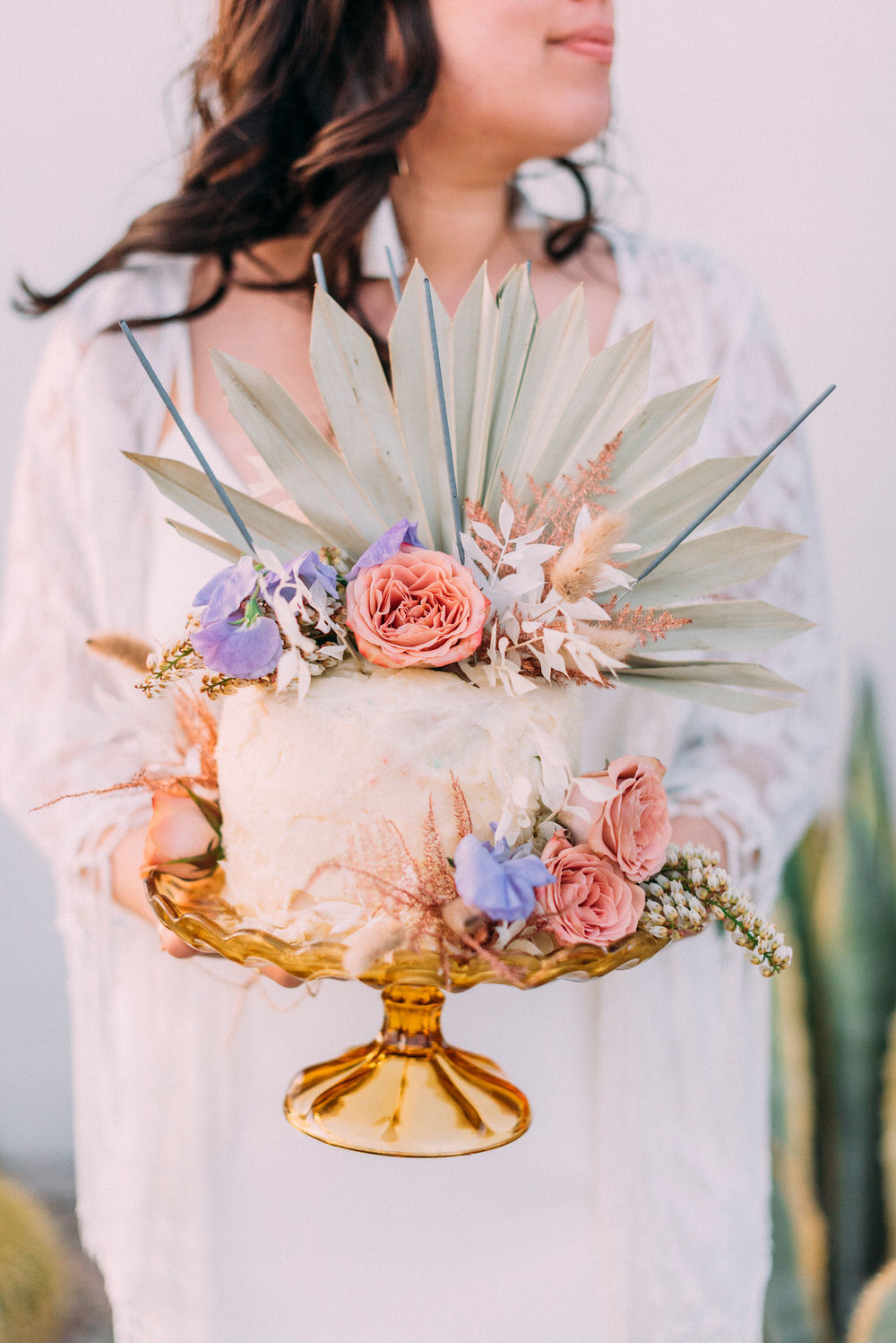 Topo de bolo de casamento de flores e folhas