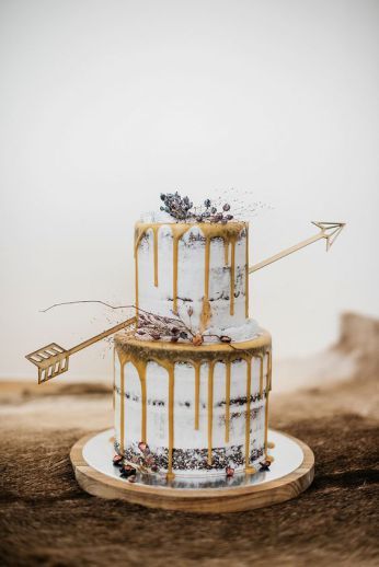 Topo de bolo de casamento criativo com flecha