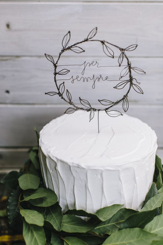 topo de bolo de casamento minimalista circular com frase