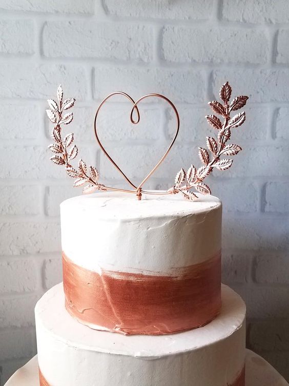 topo de bolo de casamento minimalista coração com flores