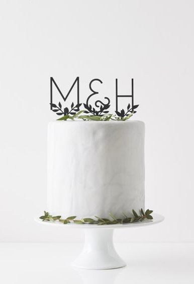 topo de bolo de casamento minimalista iniciais