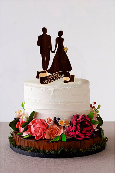 Topo de bolo de casamento com silhueta dos noiovs