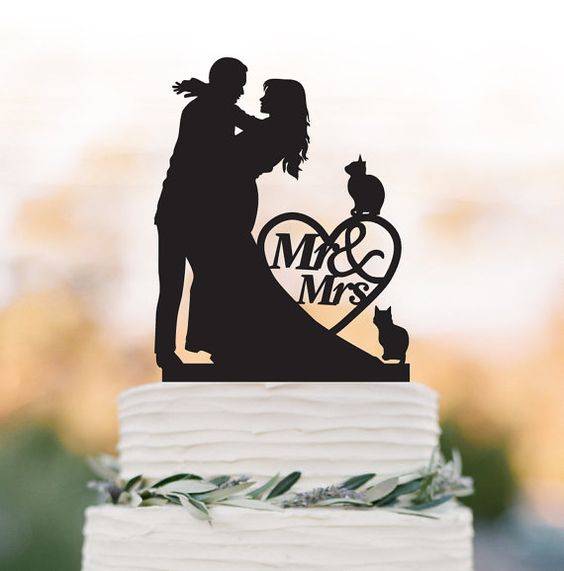 Topo de bolo de casamento com silhueta de noivos