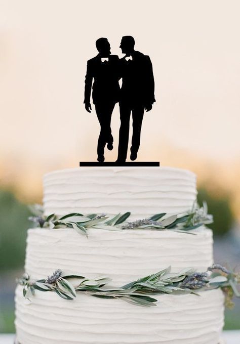 Topo de bolo de casamento com silhueta de dois homens