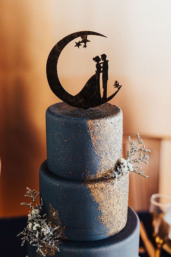 Topo de bolo de casamento com silhueta com lua