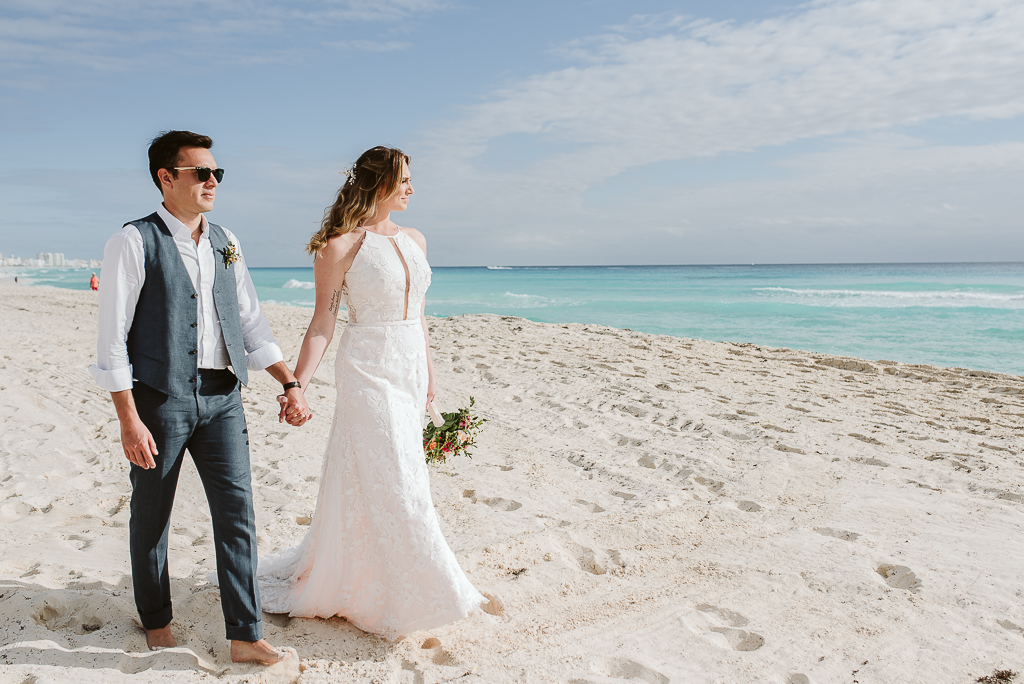 Elopement pé na areia numa manhã encantada em Cancún &#8211; Mari &#038; Bruno