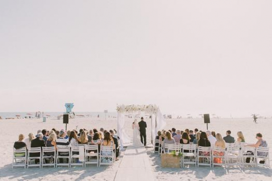 cerimonia de mini wedding na praia