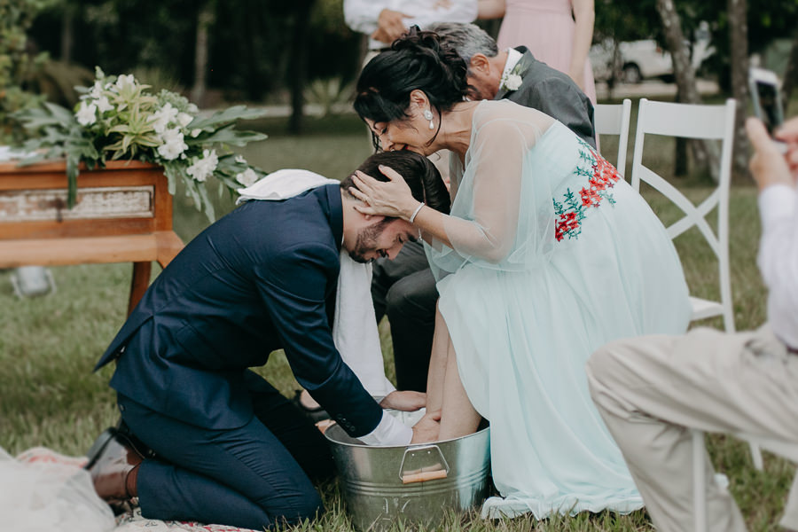 Lava-pés no casamento: o que é e como fazer?