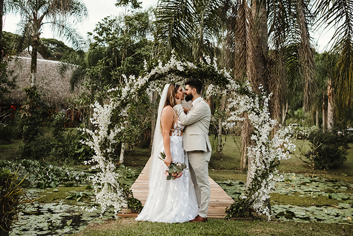 Casamento rústico, leve e animado ao ar livre no Paraná – Vanessa & Rodrigo