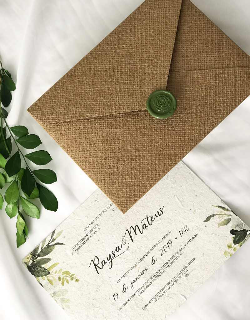 convite de casamento rústico com papel semente, envelope texturizado e lacre de cera