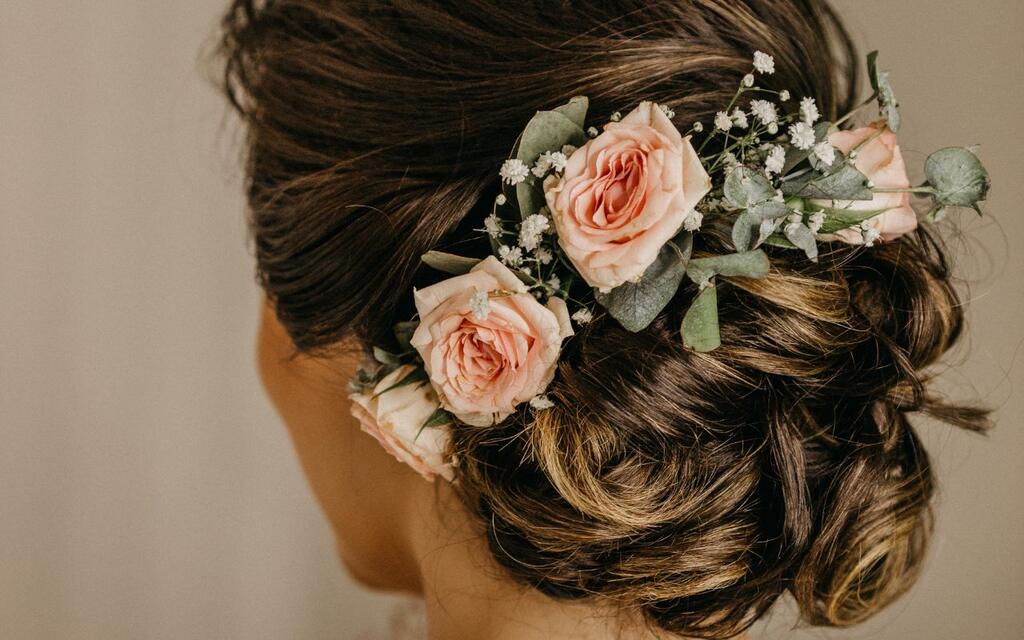 penteado de noiva com flores