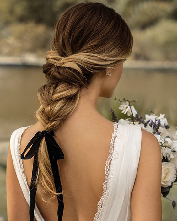 penteado de noiva Trança com laço preto