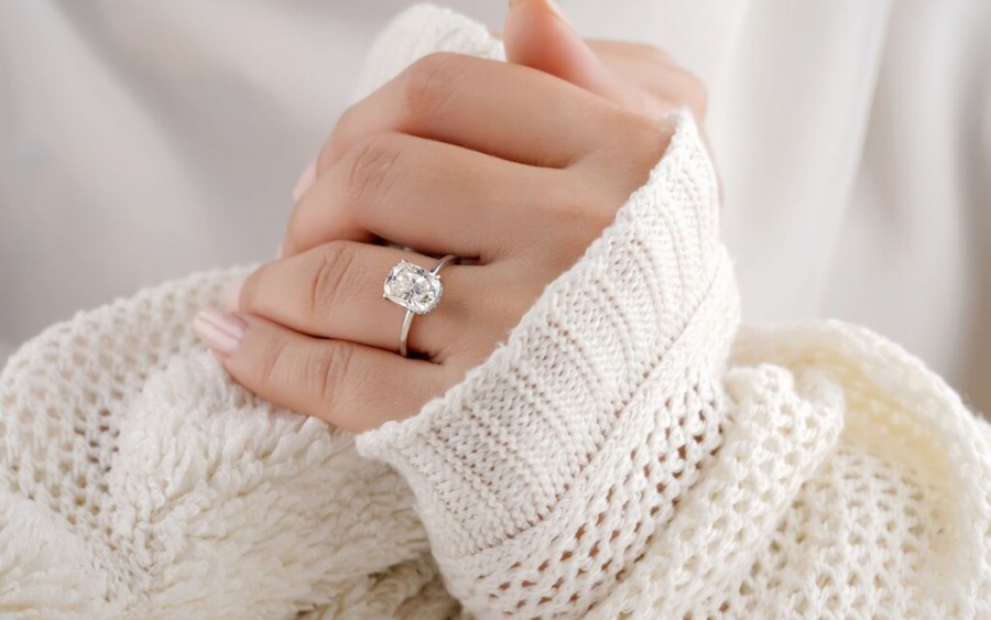 anel de noivado com diamante