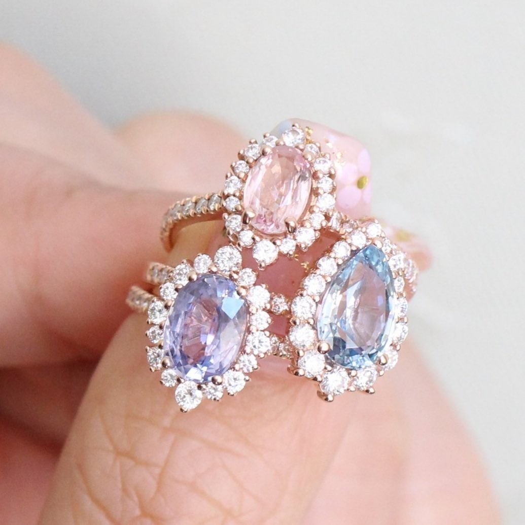modelos de anel de noivado com pedras de diferentes cores