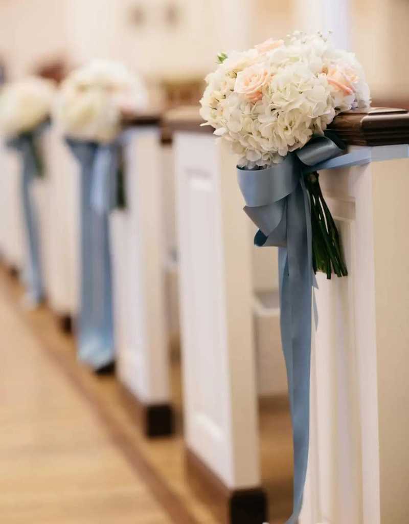  decoração-de-casamento-na-igreja-branco-e-azul