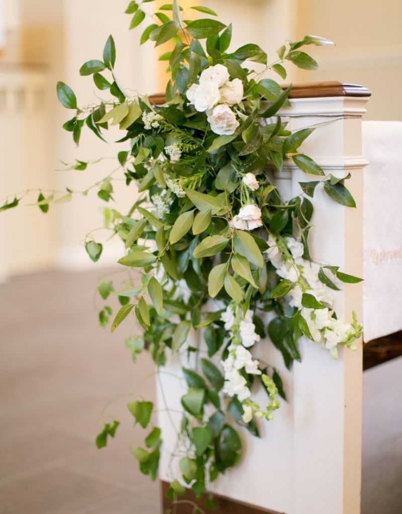 arranjos de folhas para decoração de casamento na igreja
