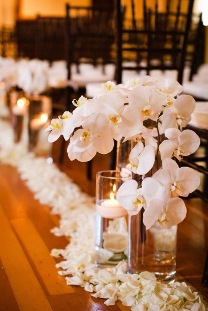 Orquídea na decoração de casamento na igreja