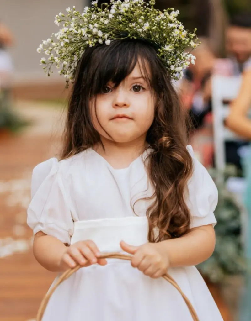 penteado de daminha com coroa volumosa