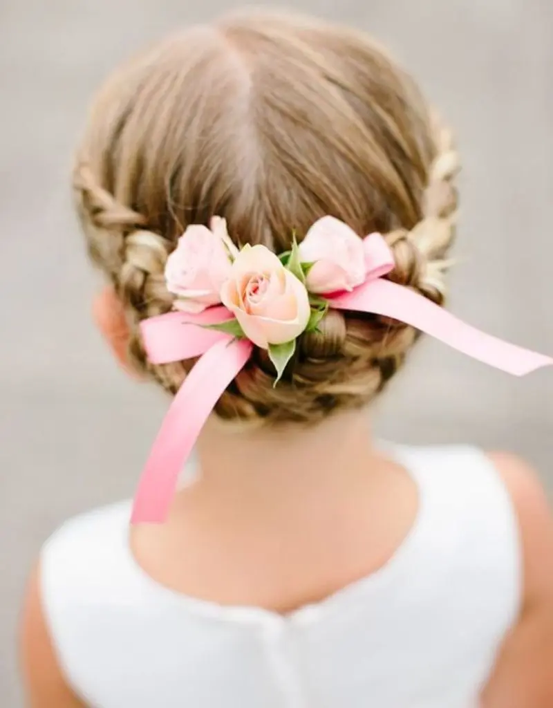 penteado para daminha com flores