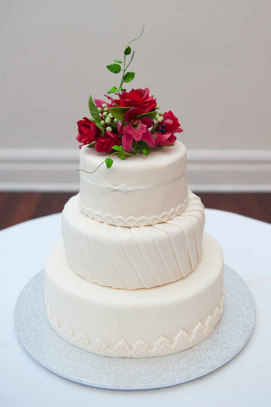 bolo de casamento com 3 andares flores rosas