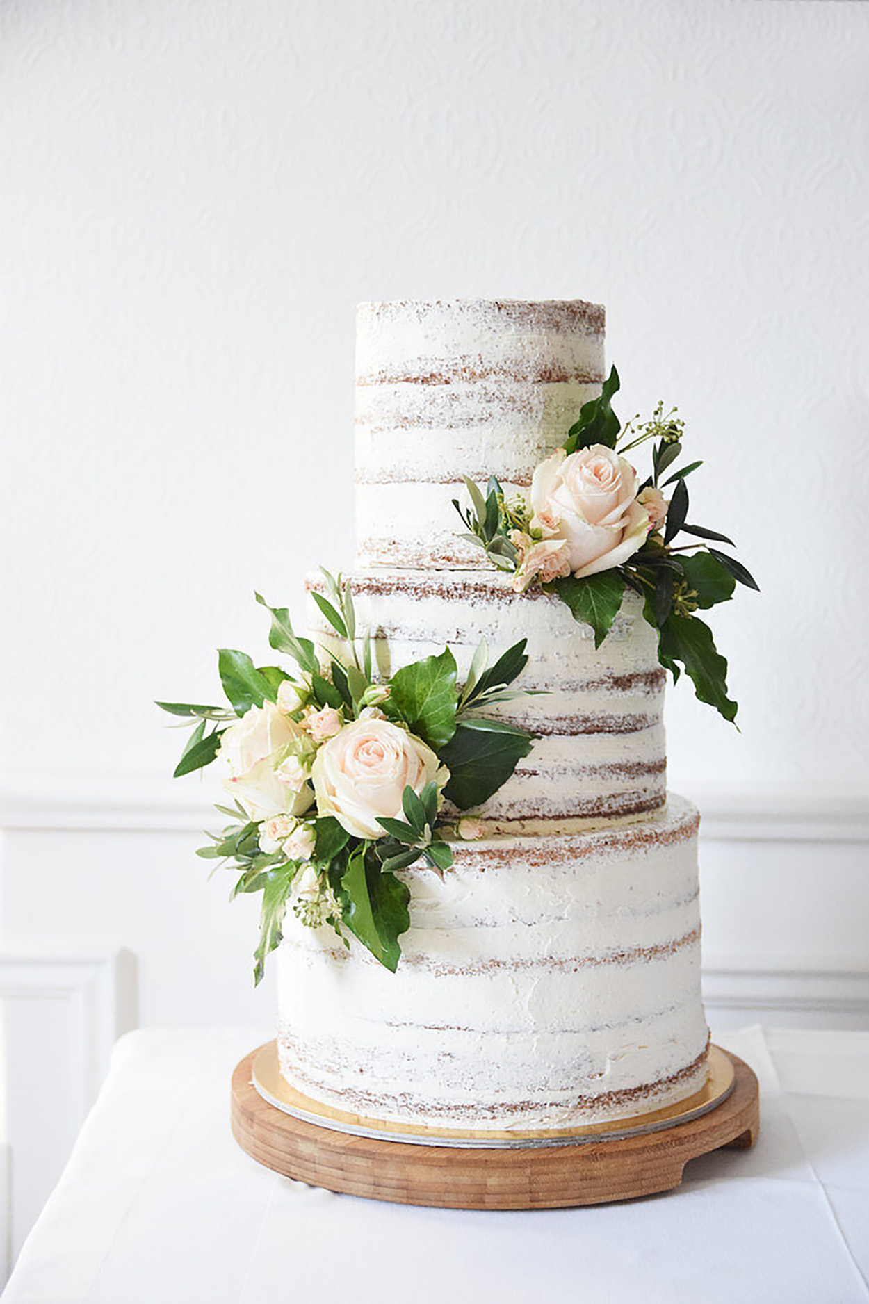 bolo de casamento com 3 andares espatulado