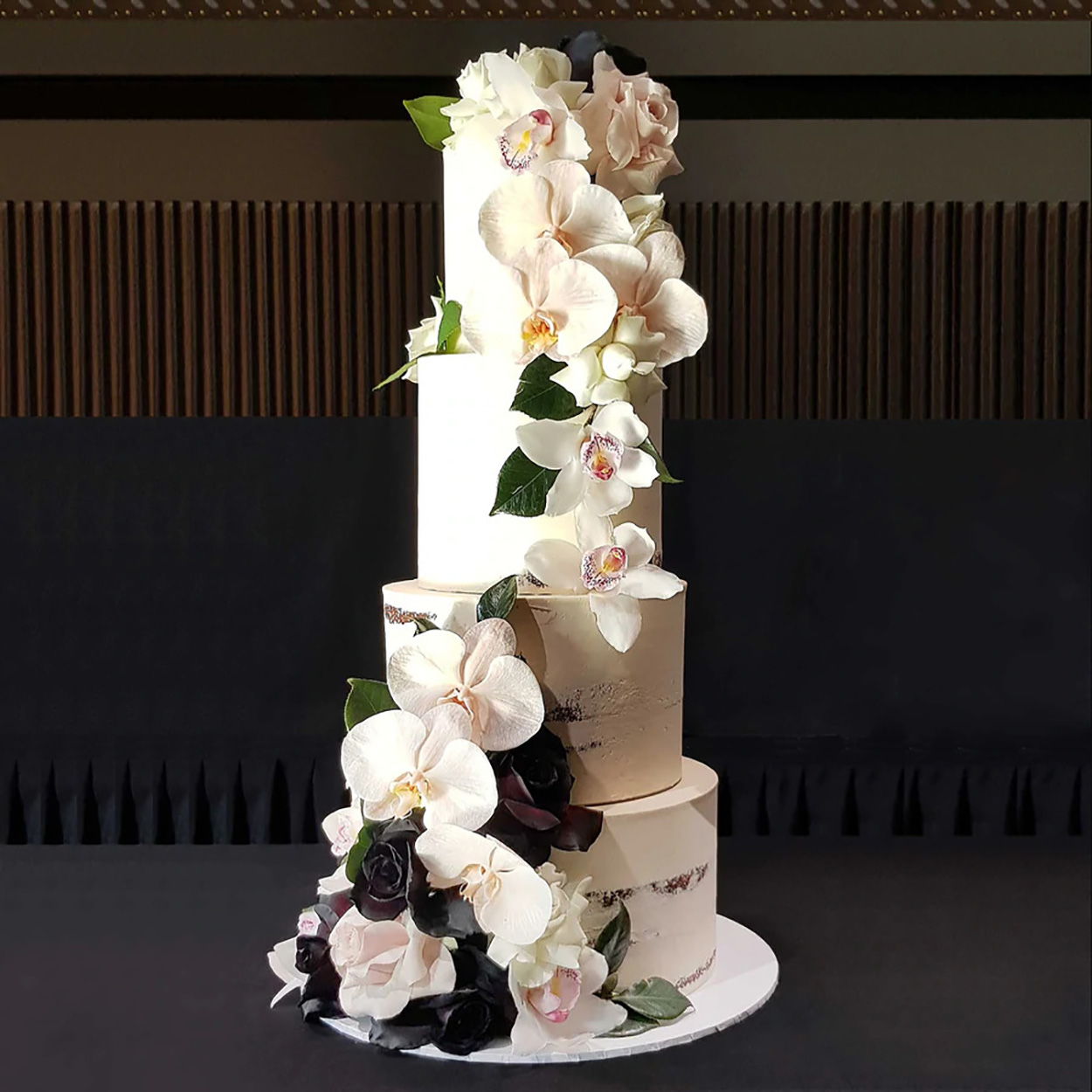 bolo de casamento com orquídeas