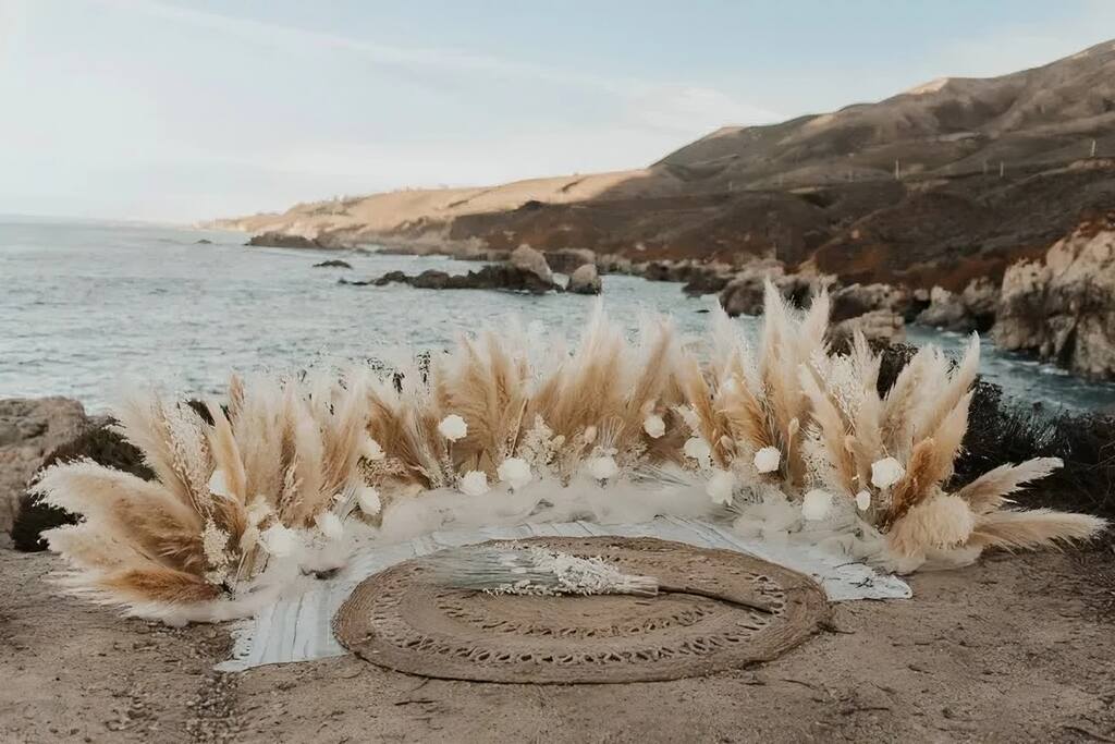 altar circular com folhas secas