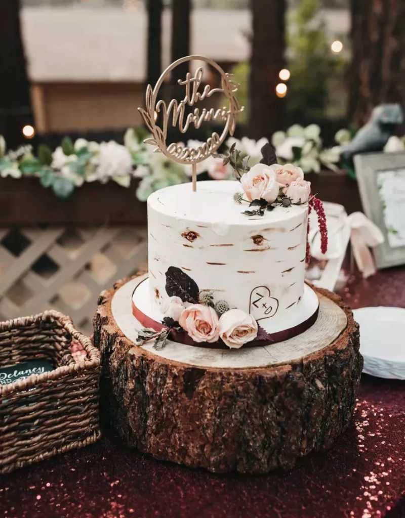 bolo de casamento rústico em tronco