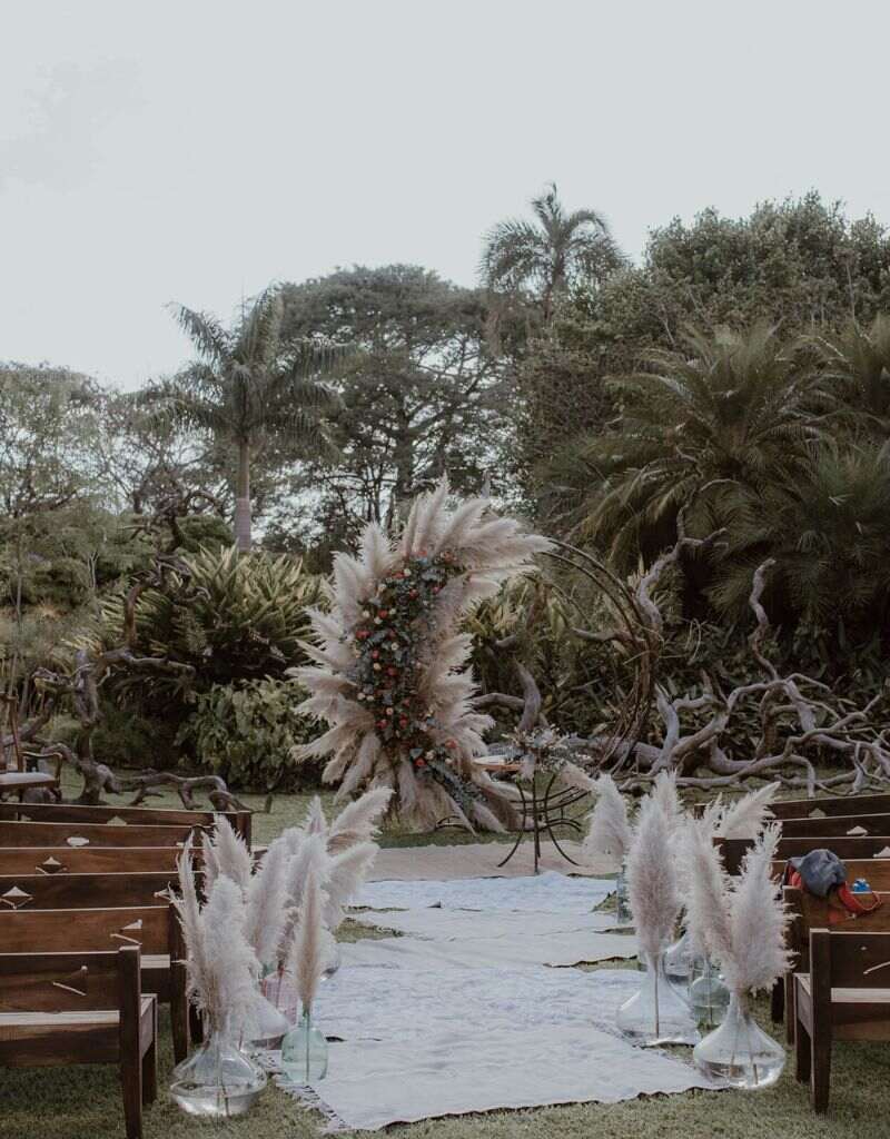 cerimônia de casamento com folhas secas