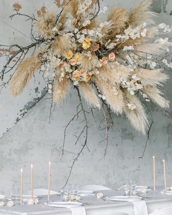 {Inspiração} Decoração para casamento com galhos, folhagens e flores secas em casamentos boho e folk
