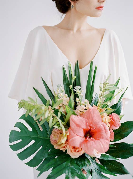 {Tendência} As flores e folhagens queridinhas dos buquês de noiva: flor de algodão, antúrios e costela de Adão