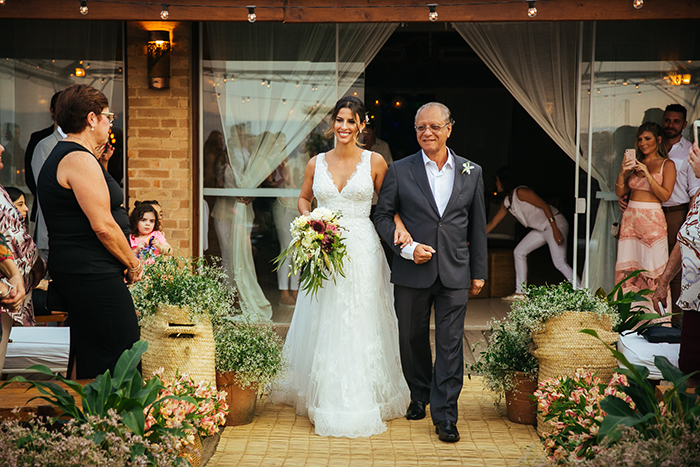 Casamento ao ar livre com barulhinho do mar no Pier 151 em Ilhabela &#8211; Andrea &#038; Thiago