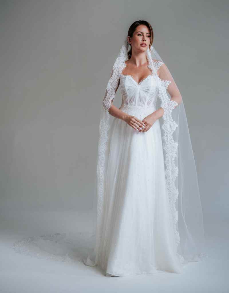  vestido de noiva Atelier Luit  e véu longo