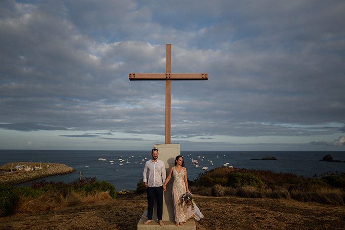 Elopement wedding pé na areia ao pôr do sol em Fernando de Noronha &#8211; Francieli &#038; Thiago
