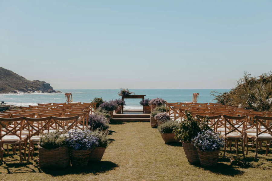 cerimônia de casamento com vista para praia