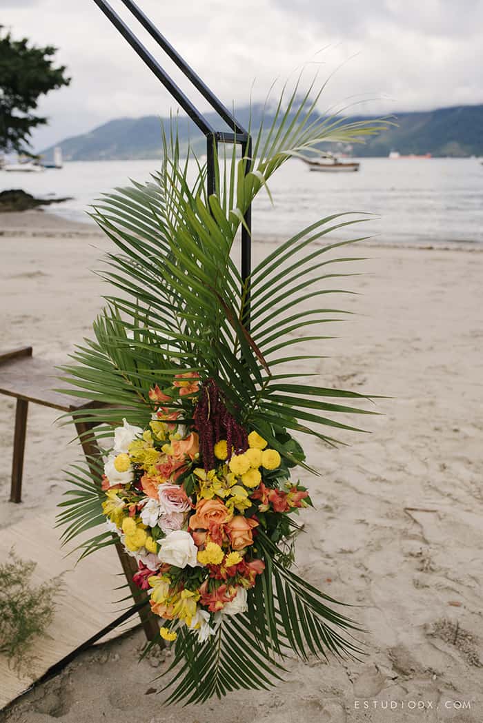 Casamento pé na areia tropical com a brisa e barulhinho do mar em São Sebastião &#8211; Mayara &#038; Fabrício