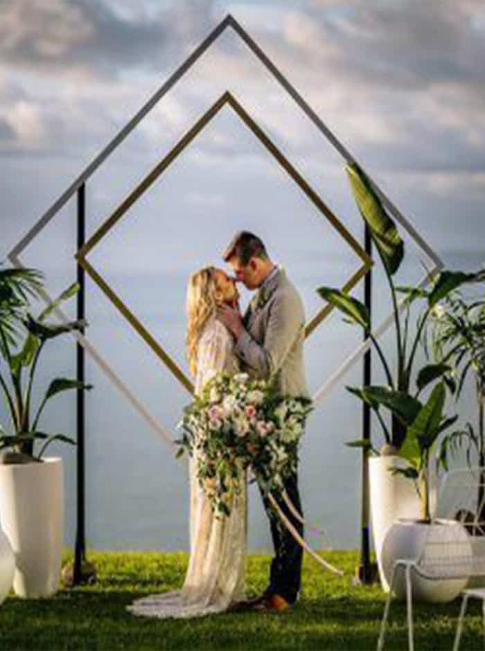 {Tendência} Mais de 90 altares geométricos para casamento que são tendência em 2020