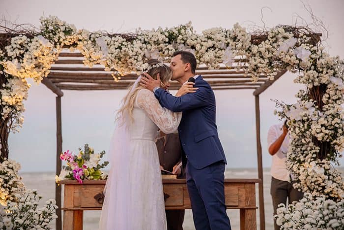 Uma tarde romântica para dizer SIM em destination wedding no Arraial D’Ajuda &#8211; Francine &#038; João Victor 