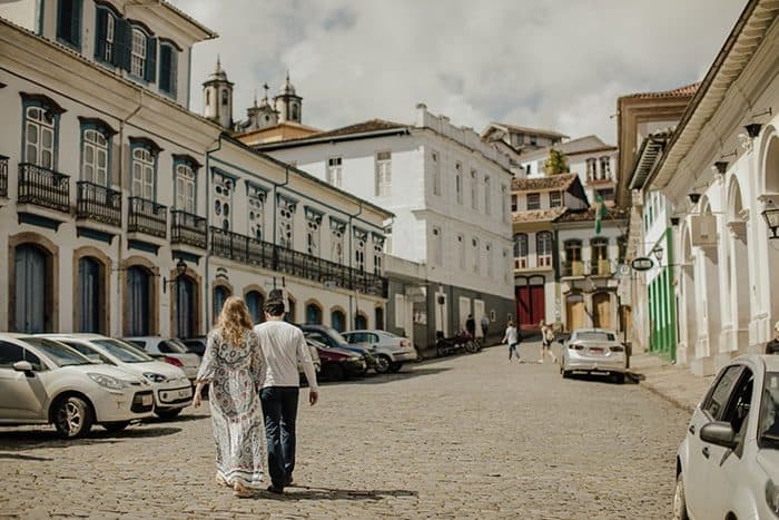 Ensaio pré wedding descontraído pelas ruas de Ouro Preto &#8211; Ana Flavia &#038; Luis Henrique