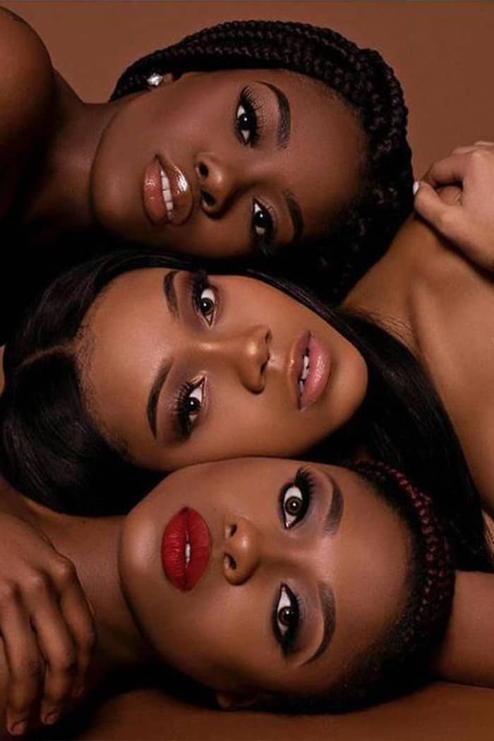Mulheres negras com maquiagem elegante